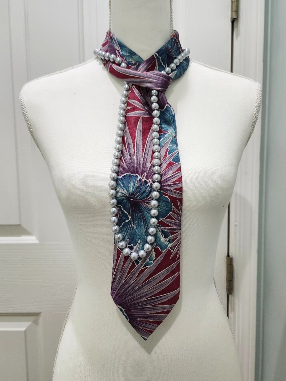 Neckwear and Gray Pearl Necklace, Reimagined for Today’s Trendy Look